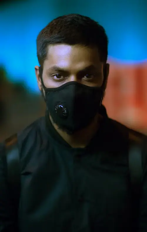 মাস্ক পরা ছেলেদের পিক