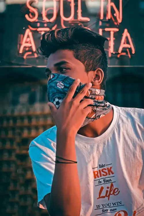 মাস্ক পরা ছেলেদের ছবি