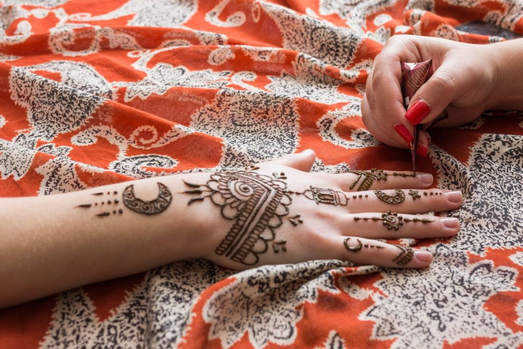 মেহেদি ডিজাইনের প্রতীক এবং অর্থ